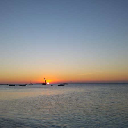 Smiles Beach Hotel Nungwi Bagian luar foto